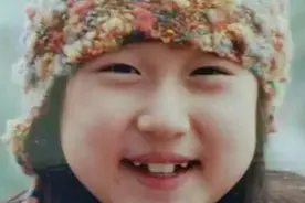 她是成龙私生女，曾不被成龙承认，后浪迹加拿大疑似捡破烂度日？图片