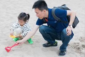 儿子被幼儿园开除，爸爸求情无果晒出聊天记录，网友直呼：自找的图片