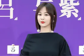 杨紫真长成大姑娘了，穿小黑裙下摆“前短后长”，长腿纤细真讨喜图片