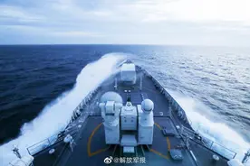 淮南舰，踏浪出击图片