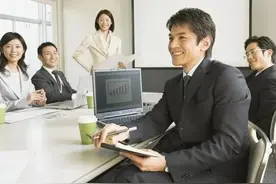 面试官：我儿子是你儿子的爸爸，那我是你的谁？00后女孩彪悍回答图片