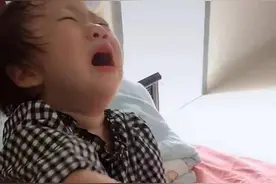 女儿羡慕爸妈婚纱照，宝爸立马带女儿去拍：绝不让你羡慕任何人图片