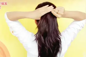 女人过了30岁不要天天扎单调马尾辫，试试这款发型，让你减龄10岁