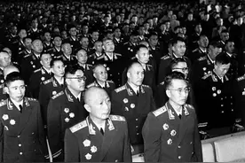 他当红军师长年仅23岁，41岁就成开国上将，子女中出了3位将军图片