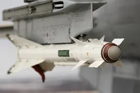 苏27导弹能向后发射，随时给敌人一个“回马枪”？是真的图片