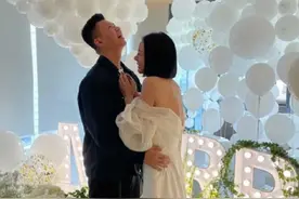 国庆第一对！何猷君富婆前任高调宣布将二婚，晒鸽子蛋钻戒显富贵图片