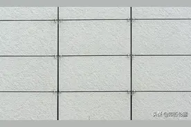 农村建房喷砂，“真石漆”和岩片漆有何区别？真石漆以后会脱落？图片