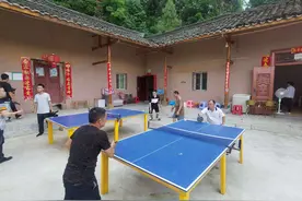 走向我们的小康生活丨霸气！自家院里开游乐园“坐在家”奔小康图片