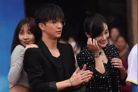 薛之谦前女友，李雨桐深夜爆料，薛之谦与李小璐之间有点事视频封面