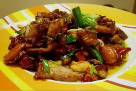 酱爆肉、鸡皮烧鸭掌、怪味鸭块、白汁鸡糕等几道传统川菜做法图片