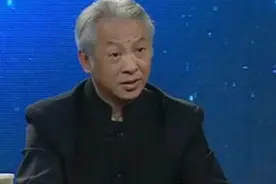 姑娘偷拿母亲“杀羊刀”去鉴宝，专家鉴定后表示：根本不敢估价图片