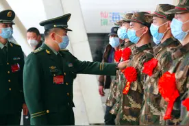 武警北京总队执勤一支队迎新兵，将到天安门广场地区执勤图片