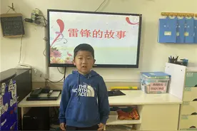 滨河幼儿园萌娃用行动传递红色正能量图片