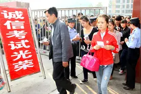 成人高考的考试时间是什么时候？它和普通高考有啥区别？图片