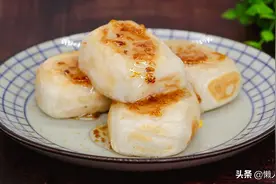 年糕不用买，撒点糯米粉，加点热水自己做，咬一口，还会爆浆图片