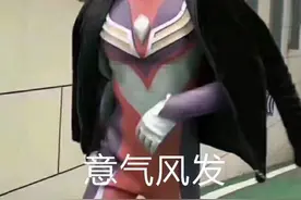 沙雕朋友圈文案：别的女孩都是想撒娇，而我只想和你单挑图片