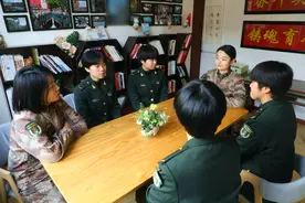 班长书信点亮“兵之初”图片