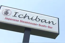 美国日餐厅女店员用香蕉在店内拍性感视频，引来卫生官员突击巡检图片