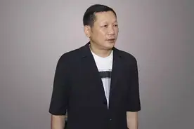 江苏农村穷小子，靠卖衣服致富，身价200亿，花16亿建马场图片