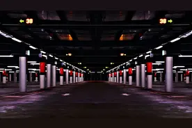 老公车上出现陌生女人的口红，以为被背叛，直到我在停车场遇见他图片