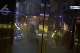 出动灭火扑了空？蓝朋友顺手又救出两个人图片