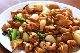 粤菜“云”聚 | 酸荞头炒猪大肠，这酸爽，你尝过吗？图片