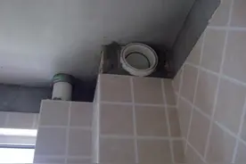 厨房烟道装好了止逆阀，邻居家油烟还是倒灌进来！这是为什么？图片