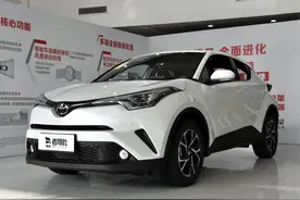 品质不输本田缤智，2.0L动力油耗不到6L，丰田C-HR图片