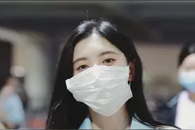 鞠婧祎戴口罩也被质疑？疑为显脸小戴超大口罩，网友狂吐槽图片