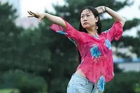 芙蓉姐姐变了，如今一亮相，已不是当年俗不可耐的样子图片