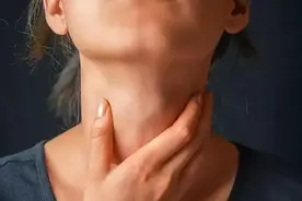 女人的脖子很敏感图片