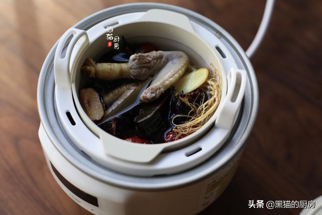 秋冬进补，用它煲汤比羊肉牛肉好，17种氨基酸且高蛋白低脂肪