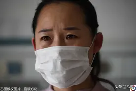 弟弟患病，两个姐姐要外出打工挣钱，被赶回来的父亲一巴掌打哭图片