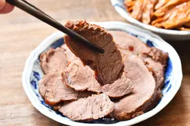 卤牛肉这样做简单省事，记住这3点，牛肉不干不柴，入味特好吃图片