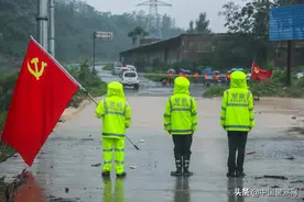 暴雨中的河南公安力量：全警出动，奋战救援一线！图片