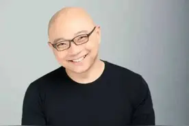他与妻子都是央视主持人，双双辞职后下海创业，今41岁身价过亿图片