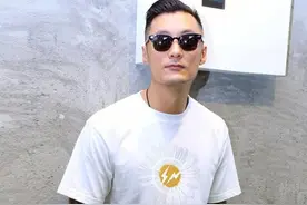 有品味的男人，一般会从这3个方面选T恤，看着档次又帅，特显气质图片