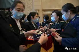 今天，军队女代表们这样过节图片