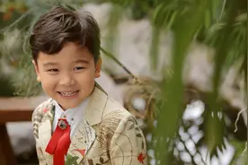 陆川为儿子庆生，5岁小葫芦近照曝光超像爸爸，妻子低调未出镜图片