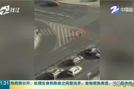 女孩每天一路狂奔踩点上班，老板同事为拍她狂奔特意提早上班，不得不说这老板挺宽容啊图片