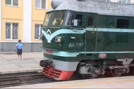 开往莫斯科的K3列车：绿皮车、票价高、烧煤的德国车图片