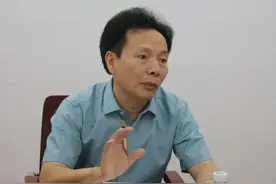 五指山市委副书记、政法委书记刘辉等市领导到市信访服务中心开展“查堵点、破难题、促发展”包案化解活动图片