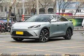 极狐阿尔法S：长近5米，后排自带双人床，标配加热座椅图片