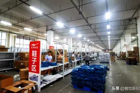 工厂忙不停，鸿星尔克员工晒三餐走红，看完后我把老板辞退了图片
