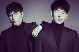 陈坤儿子男大18变，穿红色背心撸铁变肌肉型男，阴柔气质大变样图片