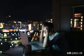 用造假简历，干外包的活儿，底层程序员已被逼出局图片