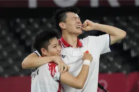 “黄鸭组合”不再是千年老二：王懿律不懂为啥叫“鸭哥”，黄东萍喜欢直接怼图片