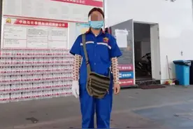 加油站女员工跟踪人贩子，公交车上救下被拐3岁女童：“我跟这孩子挺有缘，希望她今后不要有危险”图片