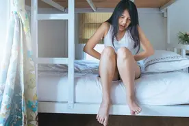 生理期有血块、小碎肉排出是疾病的表现？医生：或与3个原因有关图片