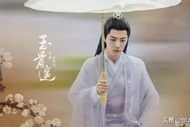 《玉骨遥》杀青大合照曝光，肖战人群中白到发光，一梦初醒见时影图片